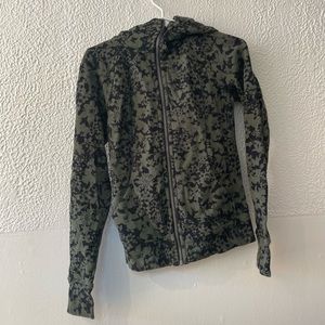 Lululemon sweater size 4